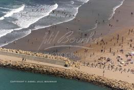 Image du Maroc Professionnelle de  Vue aérienne de la plage d'Asilah, ville du nord du Maroc sur l'océan Atlantique à 40 km au sud de Tanger, Vendredi 9 Août 2002.(Photo / Abdeljalil Bounhar)




